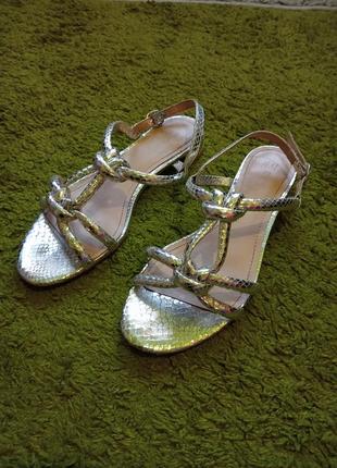 Босоніжки h&m