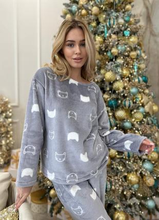 Пижама женская теплая мягкая серая с котиками велсофт