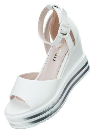 Жіночі босоножки 12116 білі штучна шкіра