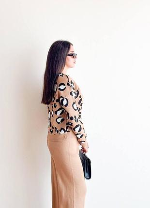 Стильный прогулочный брючный костюм-двойка