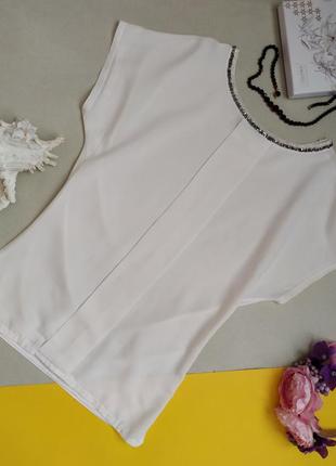 Блуза белая с бисером