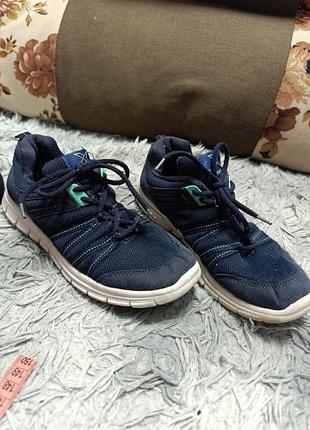 Легенькі кросівки сменка