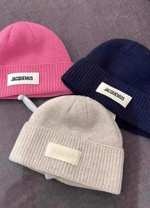 Шапка jacquemus в стилі бренду