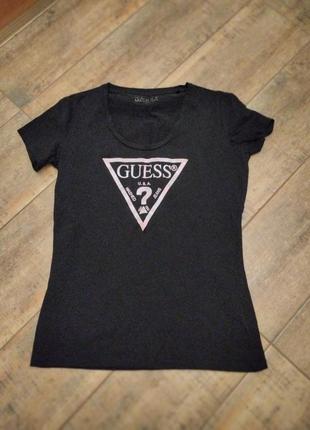 Жіноча чорна футболка бренду guess2 фото