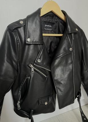 Кожаная куртка stradivarius