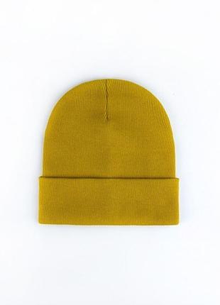 Шапка в рубчик горчичная