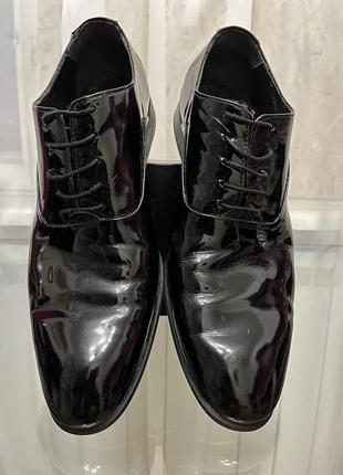 Продам чорні шкіряні лаковані чоловічі черевики.2 фото