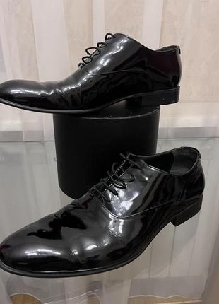 Продам чорні шкіряні лаковані чоловічі черевики.3 фото