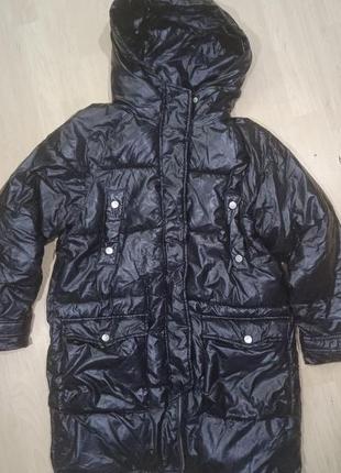 Черная куртка на 10-12 лет.