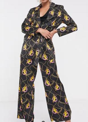 Костюм фирмы asos. брючный востюм