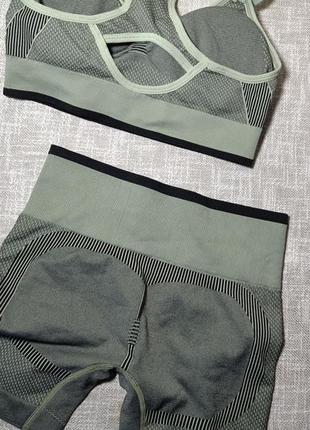 Безшовні жіночі спортивні шорти та топ для фітнесу , йоги для тренувань у спортзалі. ...