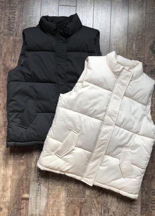 Женская жилетка на молнии с карманами тренд стильная