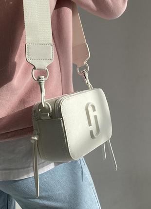 Жіноча прямокутна сумка крос-боді на широкому ремені біла8 фото
