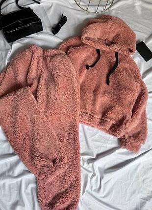 Стильний плюшевий костюм