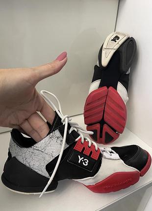 Оригінальні спортивні бігові кросівки adidas