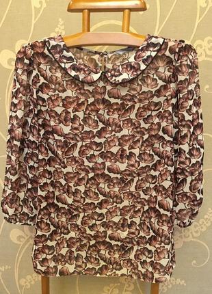 Очень красивая и стильная брендовая блузка в цветах.