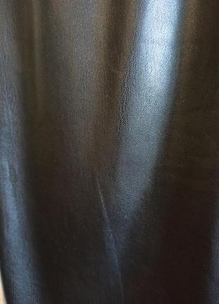 Брюки из искусственной кожи женские zara. черные.
новые..они невозможно мягкие и эластичные.7 фото