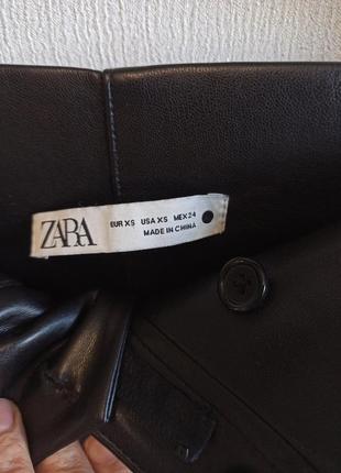 Брюки из искусственной кожи женские zara. черные.
новые..они невозможно мягкие и эластичные.9 фото