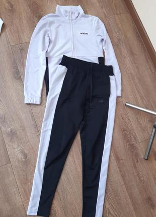 Спортивний костюм для хлопців розмір хс,стан ідеальний adidas