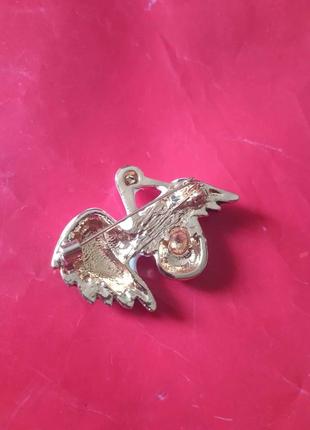 Брошь аист с младенцем