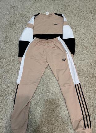 Спортивный костюм