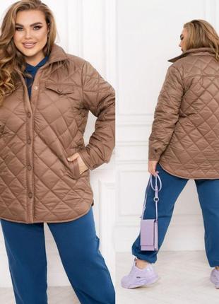Стильна жіноча демісезонна стьобана куртка на кнопках великого розміру