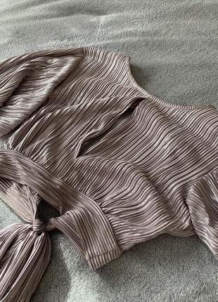 Блискучий топ