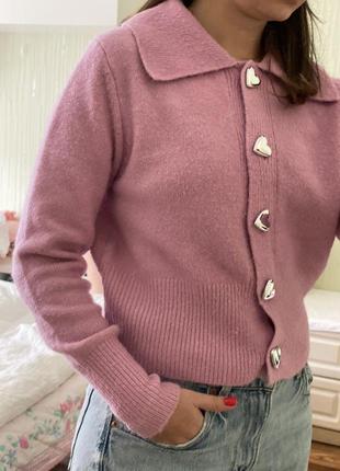 Светр з акцентними ґудзиками