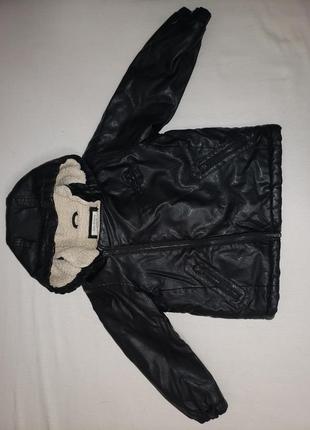 Куртка зима-осень, zara, на мальчика 3-4 года, 104см, состояние новой ( одевалась 2 раза), очень теплая, стильная, материал верха экокожа.