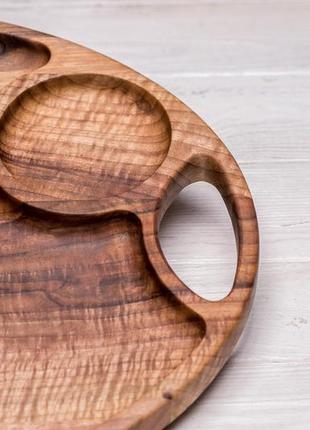 Дерев'яна тарілка для закусок манежниця підніс для сервірування подачі фруктів...