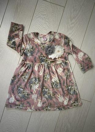 Гарна сукня на дівчинку