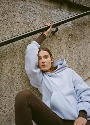 Очень теплый комфортный свитшот батник оверсайз на флисе с капюшоном zara трикотаж кофта