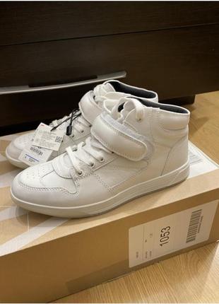 Zara кросівки