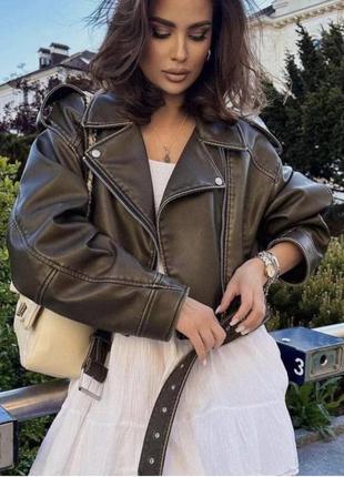 Коричнева укорочена байкерська куртка зара zara