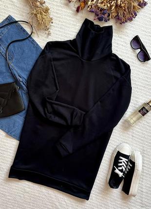 Подовжена плотна кофта вільного прямого крою з високим горлом