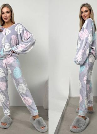 Женская пижама теплая на молнии.
