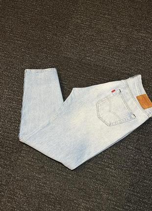 Джинсы от фирмы levi's