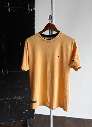 Nike mens vintage 90s orange short sleeve t-shirt small embroidered logo swoosh винтажная, однотонная футболка с логотипом