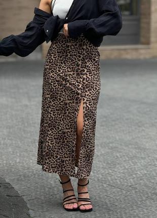 Жіноча леопардова довга спідниця міді з розрізом леопард6 фото