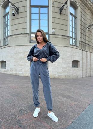 Костюм жіночий