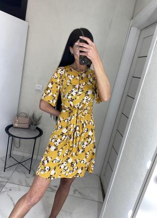 Ніжна жовта сукня у квіти3 фото