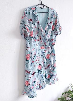 Ніжна сукня на запах з рюшами у квітковий принт2 фото