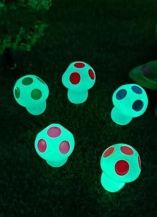 Микро пейзажная фигурка светящиеся грибы пришельцы, набор 5шт2 фото
