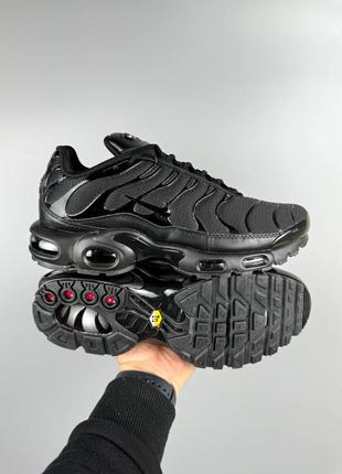 Мужские кроссовки nike air max plus triple black1 фото