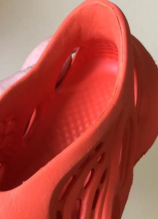 Кросівки під adidas yeezy foam адідас слайдери крокси шльопанці6 фото
