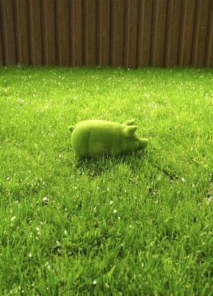 Декоративная садовая фигурка "green pig" 35х15х18см садовые фигуры из полистоуна, фигурка в сад для дачи (st)2 фото