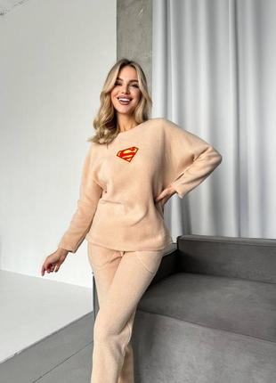 Тепла флісова піжама з начосом з кофтою з принтом супервумен з штанами з кішенями