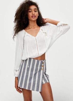 Стильные трендовые шорты-юбка на запах с пуговицами pull & bear