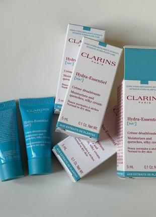 Денний крем для нормальної та сухої шкіри обличчя clarins hydra-essentiel moisturizes and quenches