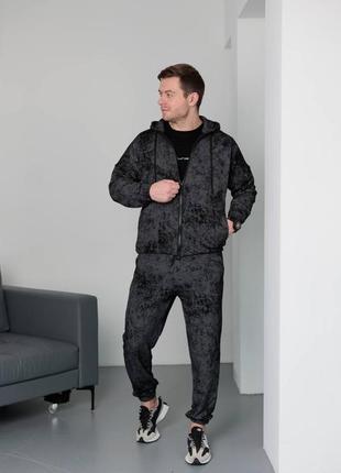 Спортивний костюм з кофтою на блискавці з капюшоном з манжетами на рукавах з кулісками по низу кофти з штанами джоггерами з манжетами на резинці